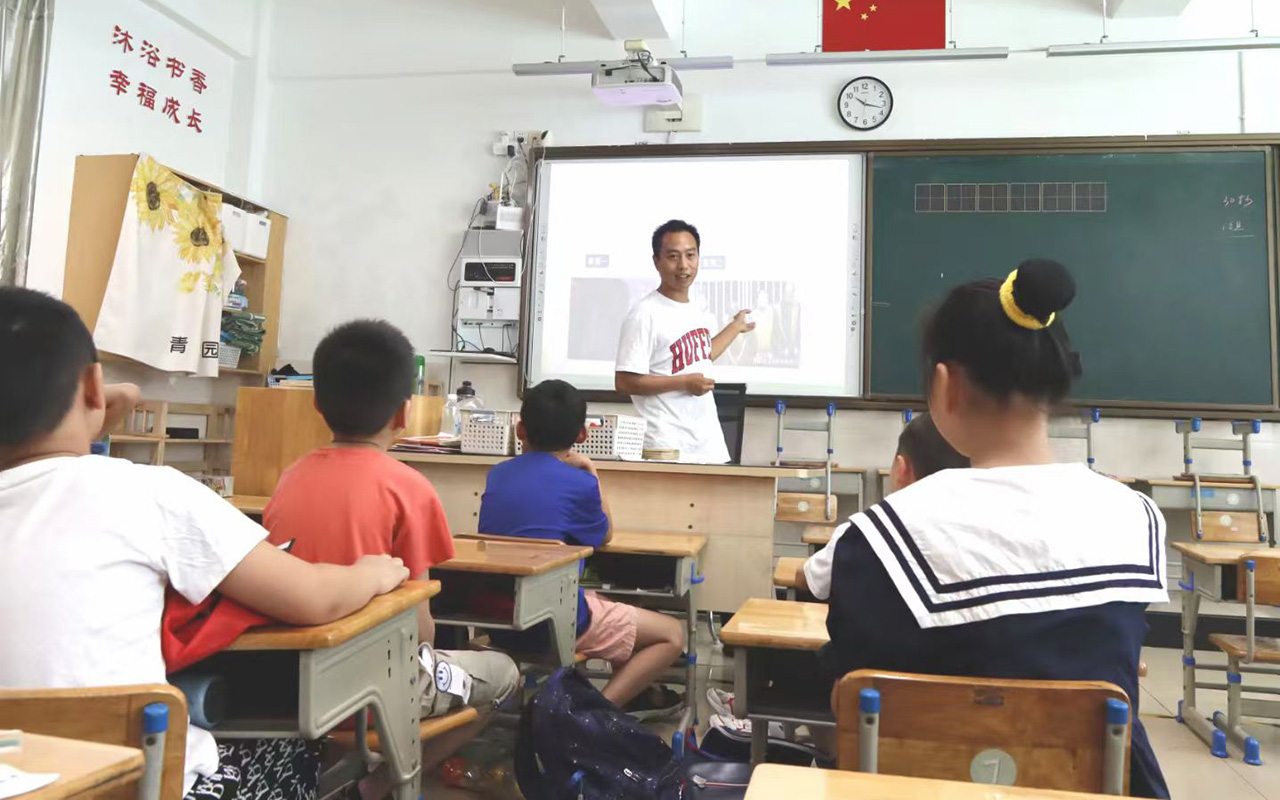 阿瓦提钟公庙中心小学